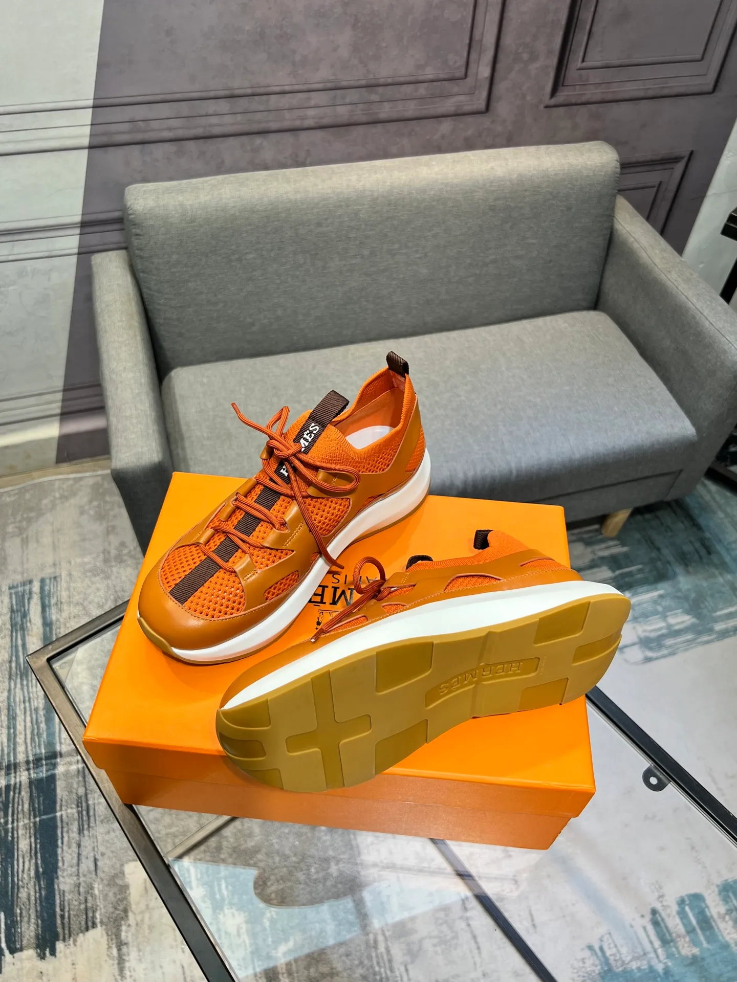 💰¥720 HERMES Men’s rest sneakers! -High-end quality original casual sports shoes -Upper: high nappa calfskin, forging technology, knitted fabric, shoe brand webbing, injection molded brand logo -Inner: foot pad; water-dyed cowhide -Outsole: ultra-light TPU·rubber; two-color molded outsole -Ultra-high quality control·fine workmanship: highlighted (high-end·luxury·grade) Size: 38-44 (45 46 customized)